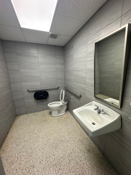 More Photos Of 748 Broadway, Dunedin Storefront Retail Office For Lease