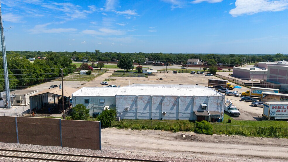 More Photos Of 3104 S Rigsbee Dr, Plano Industrial For Sale
