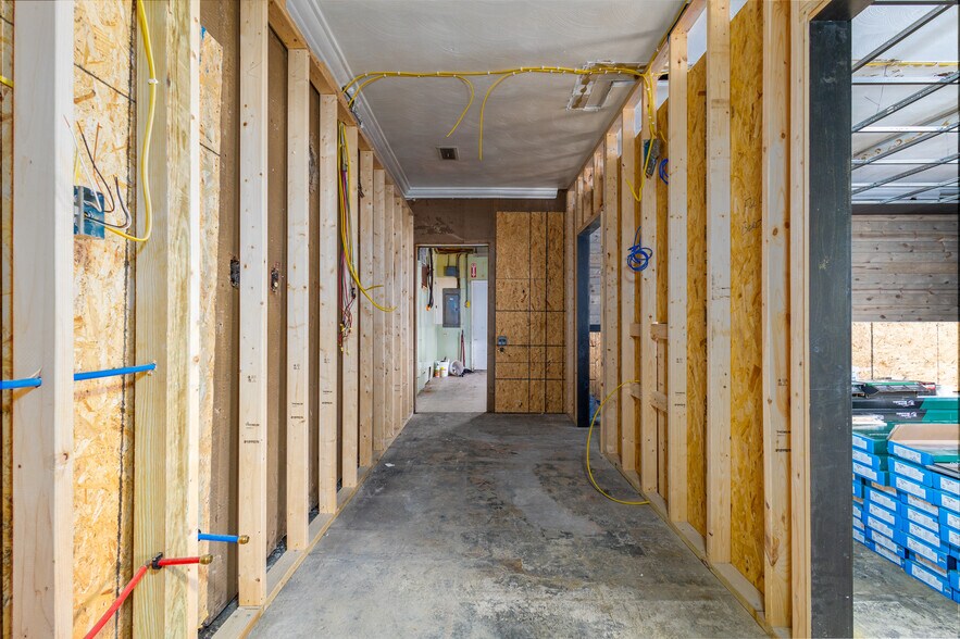 More Photos Of 903 OH-152, Bloomingdale Freestanding For Sale