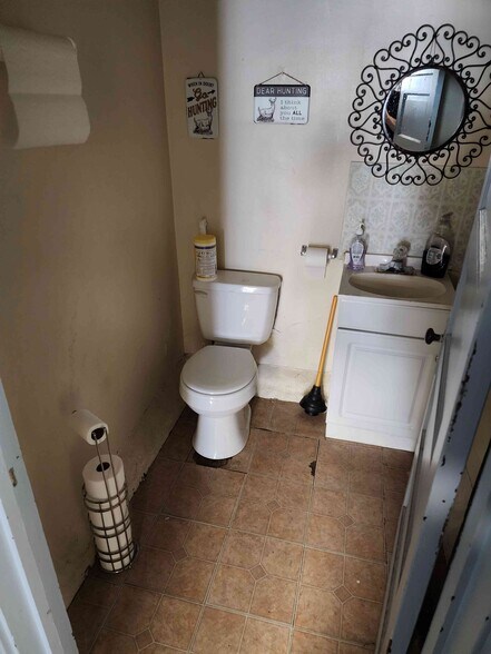 More Photos Of 3985 Central Ave, Shadyside Flex For Sale