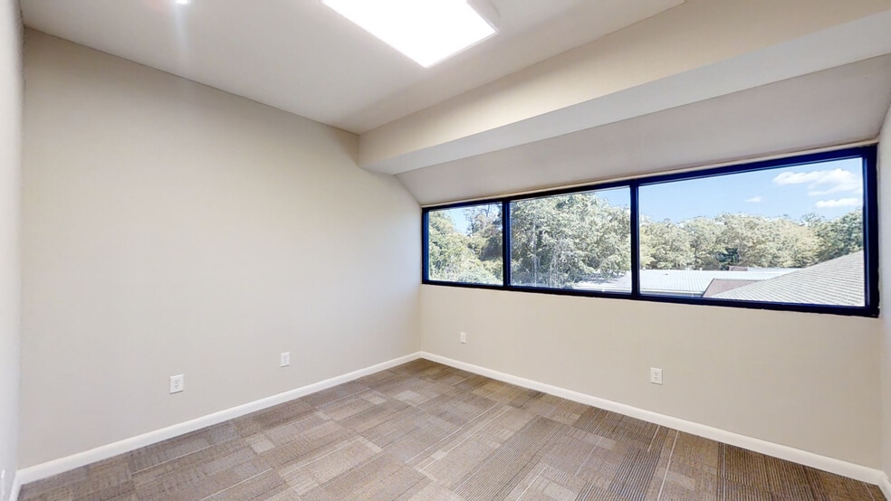 More Photos Of 2920 Edgewood Cir, Columbus Office For Lease