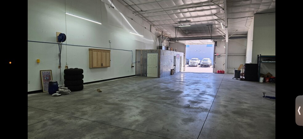 More Photos Of 110 E 4000 N, Hyde Park Auto Repair For Lease