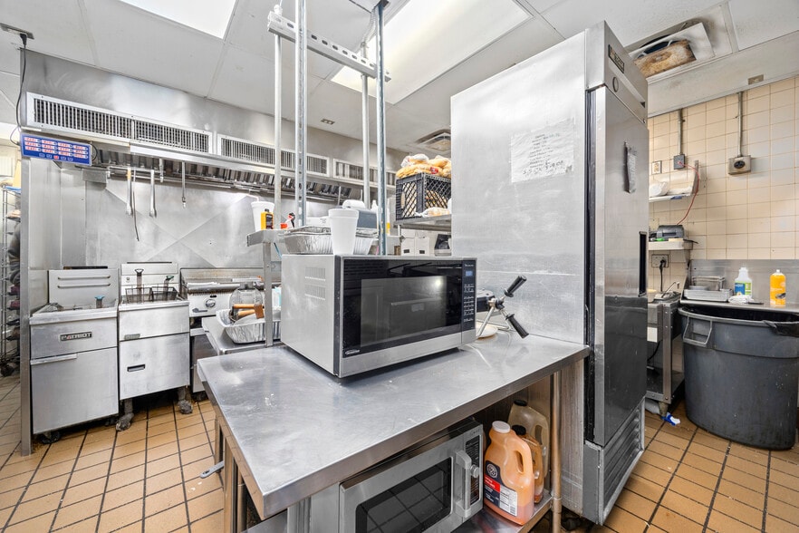 More Photos Of 4415 Liberty Ave, Vermilion General Retail For Sale