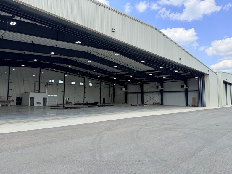 More Photos Of 460 Tasa Dr, Fombell Airplane Hangar For Lease