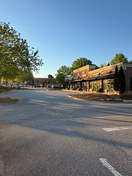More Photos Of 301-304 Macy Dr, Roswell Medical For Lease