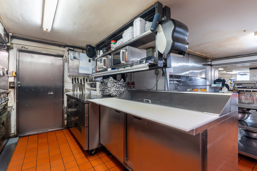 More Photos Of 127 S Broadway St, New Philadelphia Storefront Retail Office For Sale