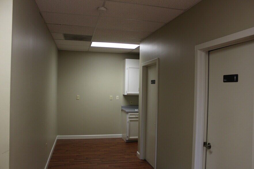 More Photos Of 100 - 104 Business Park Dr, Ridgeland Office For Sale