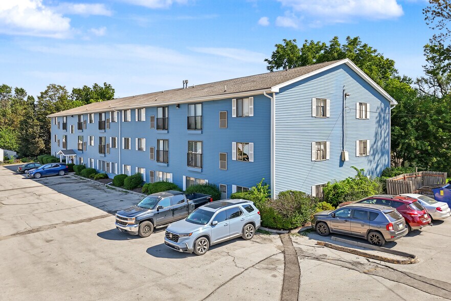More Photos Of 5555 SW 9th St, Des Moines Apartments For Sale