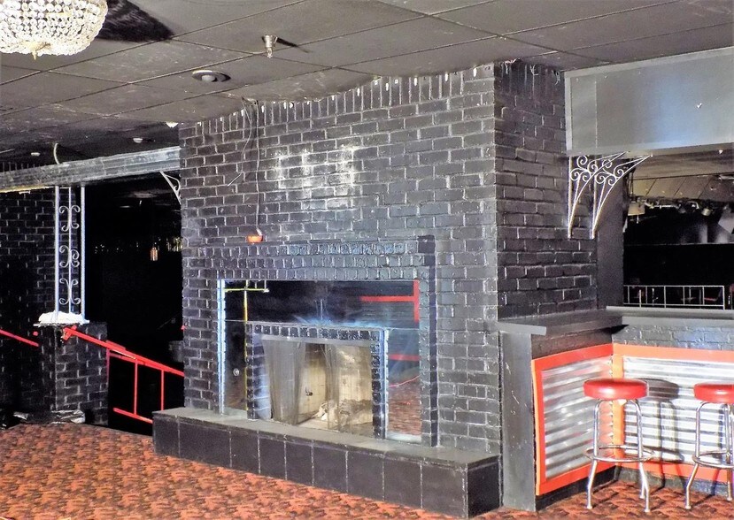 More Photos Of 2403 N Cornell St, Lubbock Bar For Sale
