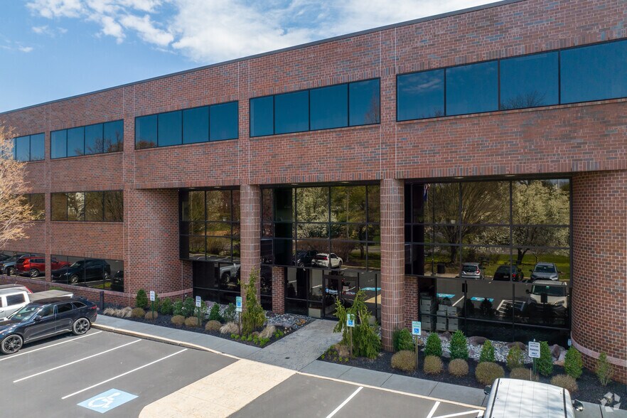 More Photos Of 1122 Longford Rd, Oaks Warehouse For Lease