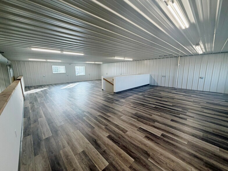 More Photos Of 1415 E Railroad St, Laurel Warehouse For Lease