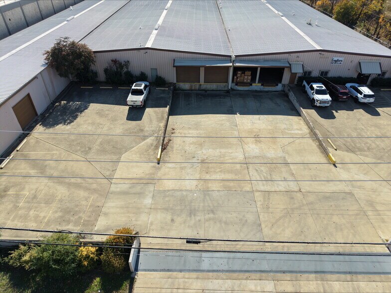 More Photos Of 2202 E Union Bower Rd, Irving Distribution For Lease