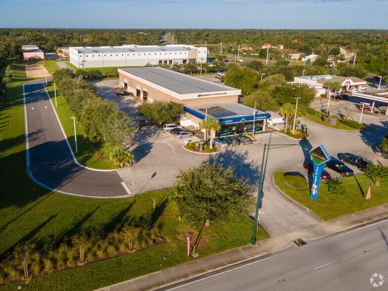 More Photos Of 724 S Nova Rd, Ormond Beach Service For Lease