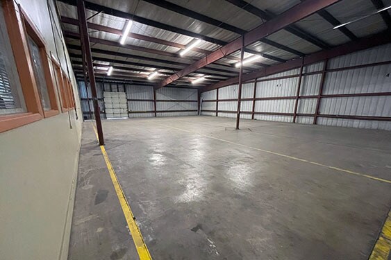 More Photos Of 1605 Military Rd, Brownsville Distribution For Lease