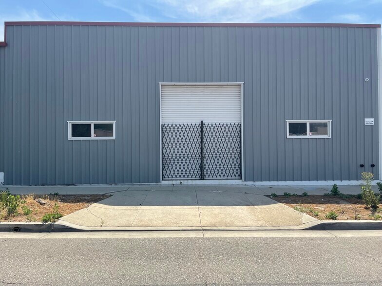 More Photos Of 401 S Sultana Ave, Ontario Warehouse For Lease