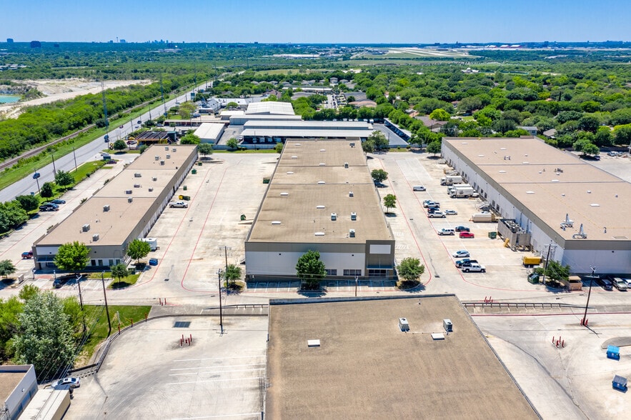 More Photos Of 12625 Wetmore Rd, San Antonio Distribution For Lease