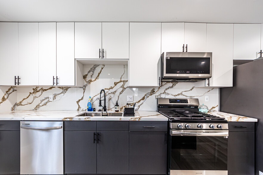 More Photos Of 2223 S Highland Ave, Los Angeles Apartments For Sale