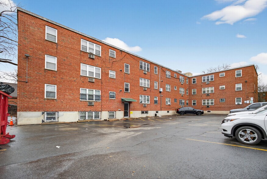 More Photos Of 27 Imlay St, Hartford Apartments For Sale