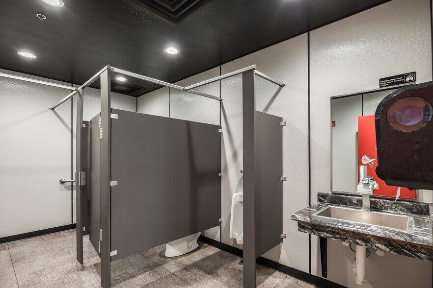 More Photos Of 7609 Hillside Rd, Amarillo Freestanding For Lease