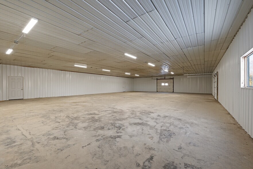 More Photos Of 2184 Highway B, Mansfield Distribution For Sale