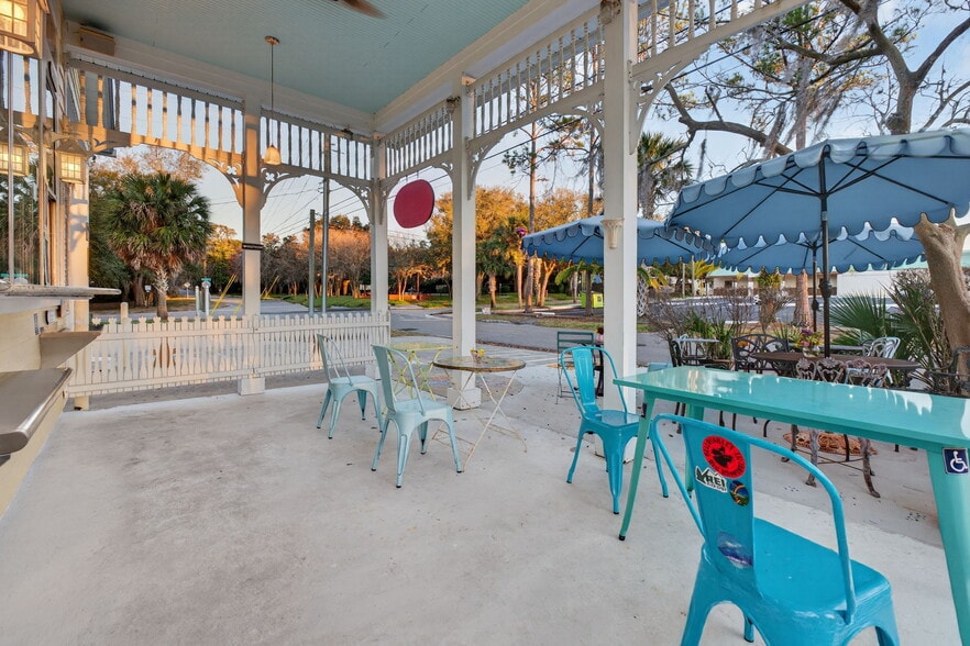 More Photos Of 197 E Church St, Deland Restaurant For Sale