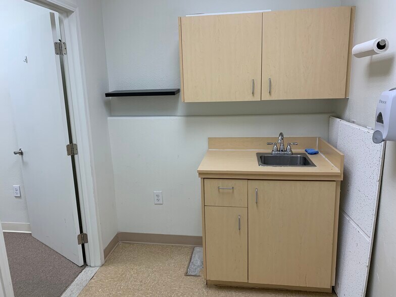 More Photos Of 35400 Bob Hope Dr, Rancho Mirage Medical For Sale