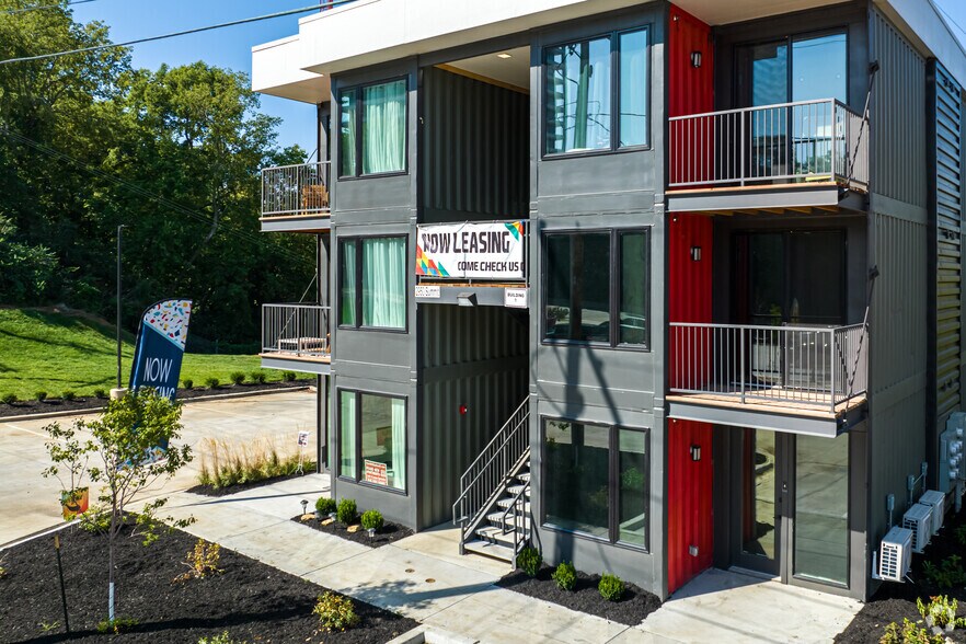 More Photos Of 2950 Summit St, Kansas City Apartments For Sale