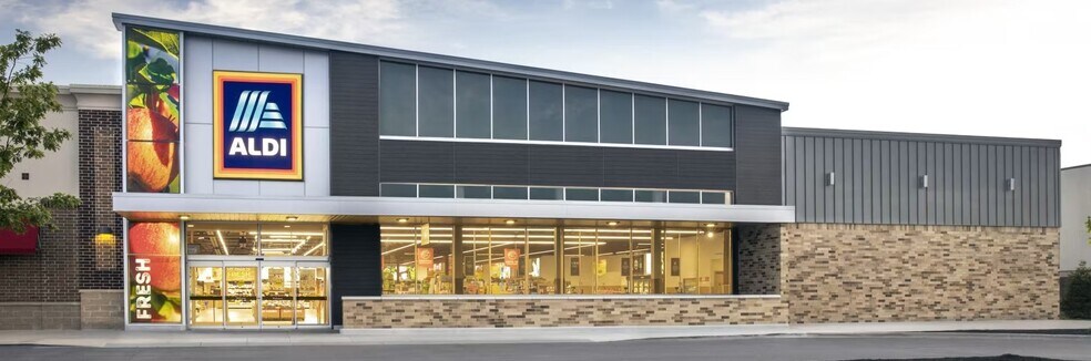 More Photos Of 1436 S 6th St, Macclenny Supermarket For Lease