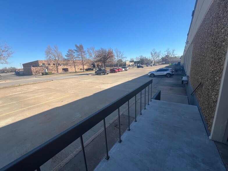More Photos Of 4220-4232 Charter Ave, Oklahoma City Warehouse For Lease