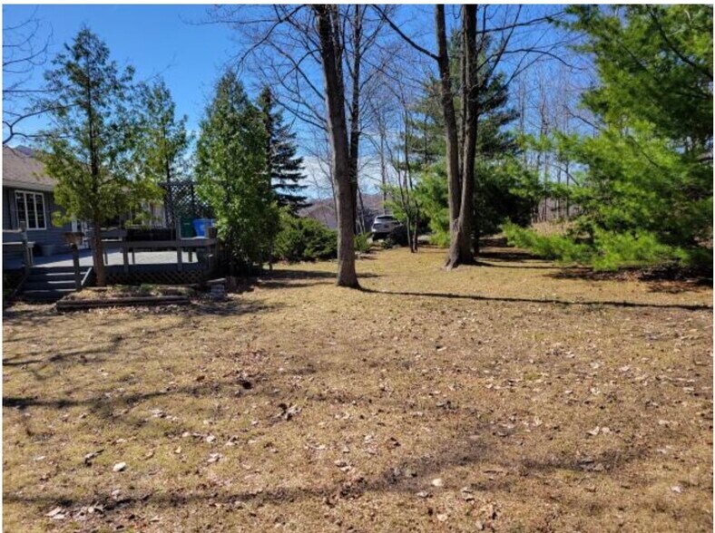 More Photos Of 375 N McClellan Ave, Marquette Office Residential For Sale