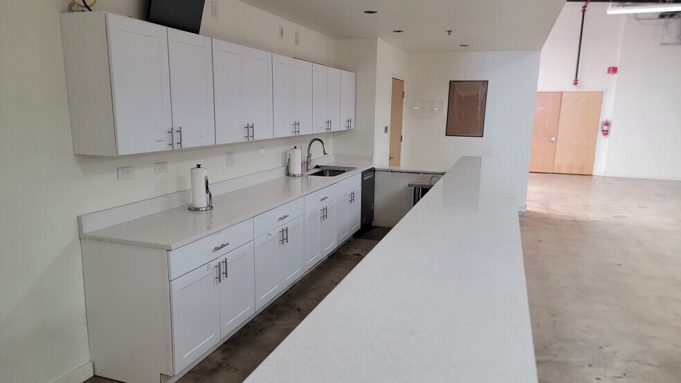 More Photos Of 443 Bastrop Hwy, Austin Flex For Lease