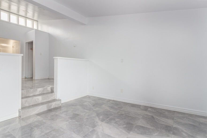 More Photos Of 3263 Lake Shore Blvd W, Toronto Dormitory For Sale