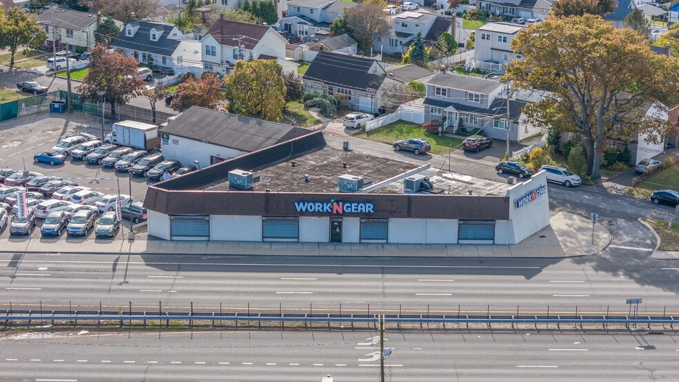 More Photos Of 150 W Sunrise Hwy, Lindenhurst General Retail For Lease
