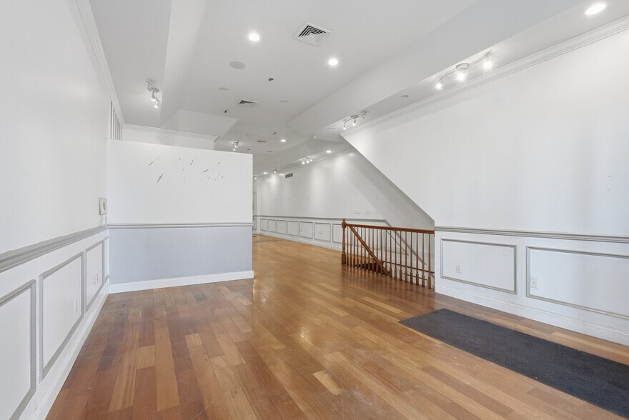 More Photos Of 329 W Girard Ave, Philadelphia Storefront Retail Residential For Lease