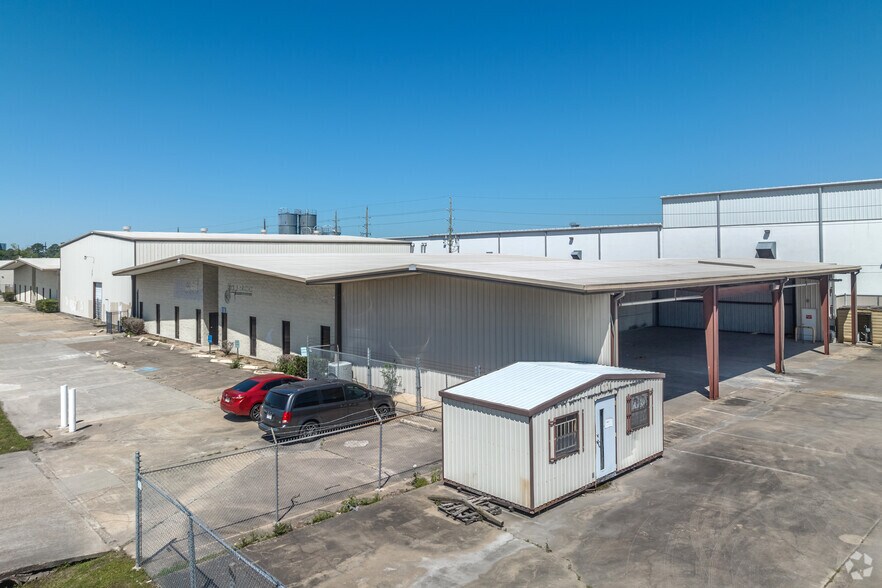 More Photos Of 9110 Meadow Vista Blvd, Houston Warehouse For Lease