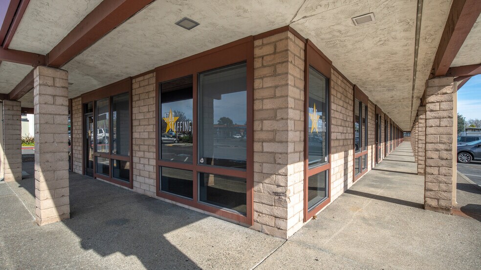 More Photos Of 2560 N Texas St, Fairfield Office For Lease
