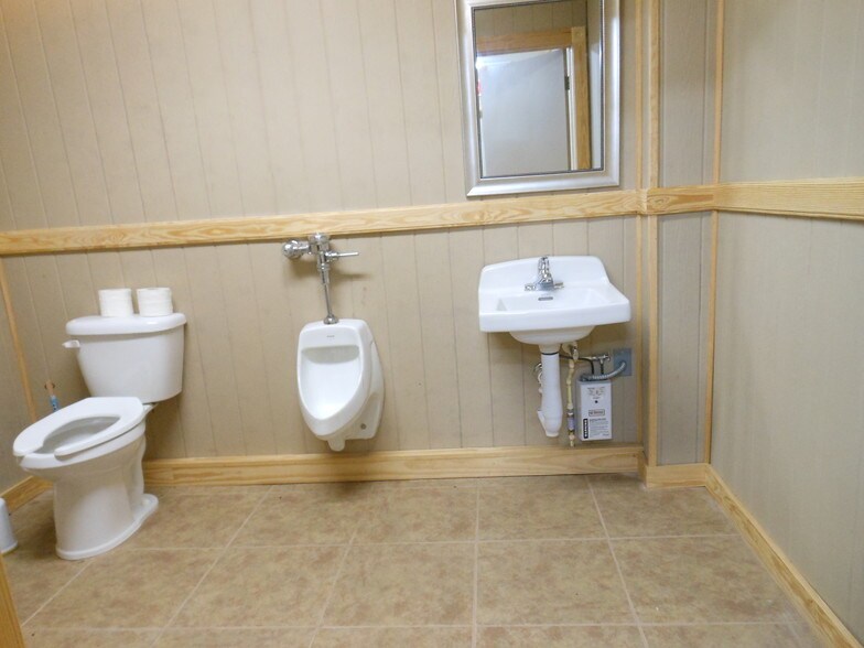 More Photos Of 737 N Magnolia Ave, Ocala Distribution For Sale