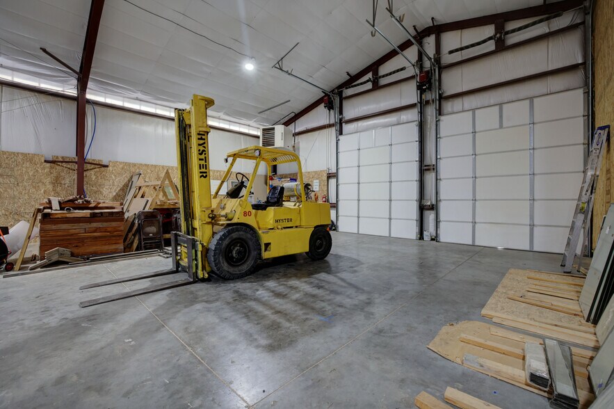 More Photos Of 14079 SW Commercial Loop Rd, Terrebonne Warehouse For Sale