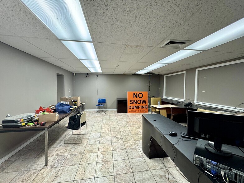 More Photos Of 290 Auburn ave, Buffalo Distribution For Sale