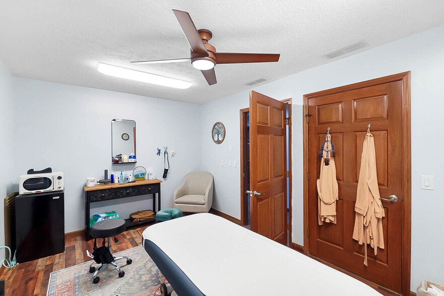 More Photos Of 860 E Franklin St, Dayton Medical For Sale