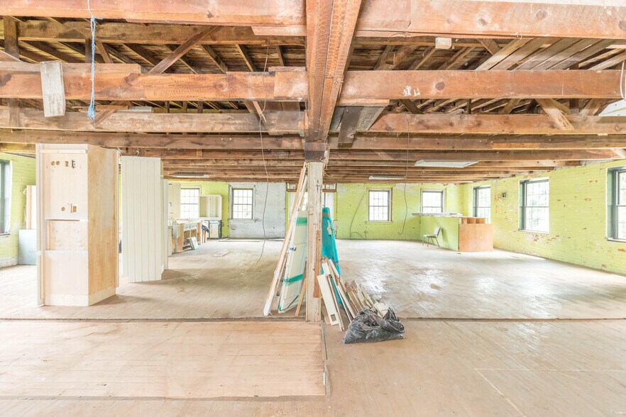 More Photos Of 1340 W Main St, Wytheville Loft Creative Space For Sale