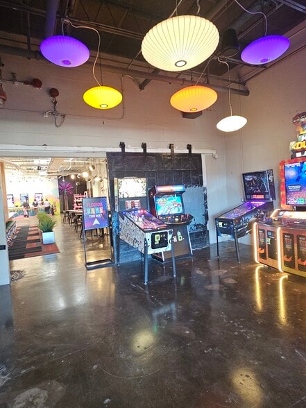 More Photos Of 2606 Fairfield Ave S, Saint Petersburg Light Manufacturing For Lease