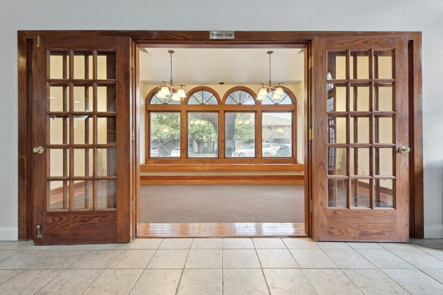 More Photos Of 7685 Northcross Dr, Austin Office For Lease