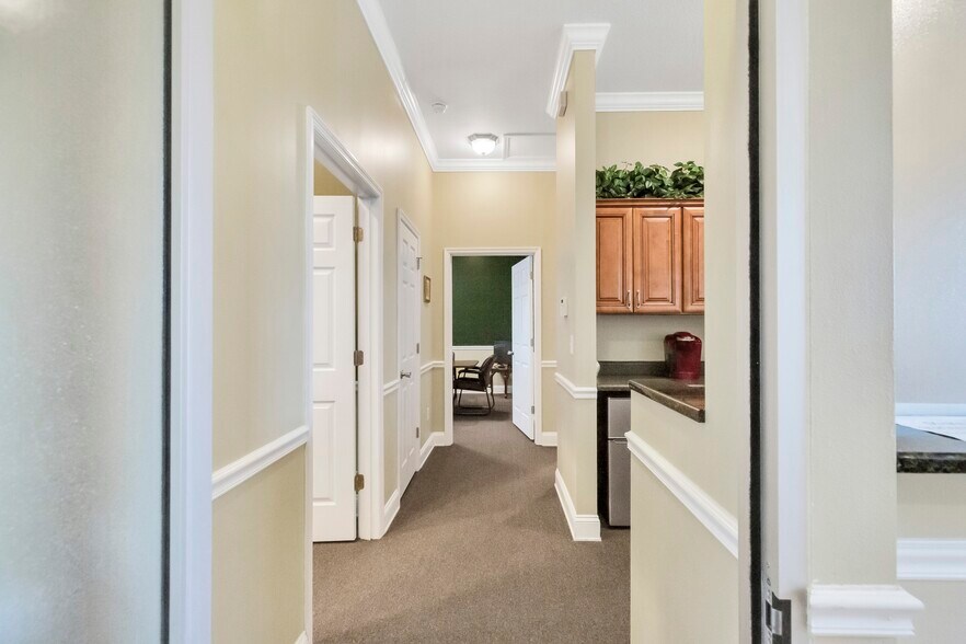 More Photos Of 121 SE Hernando Ave, Lake City Office For Sale