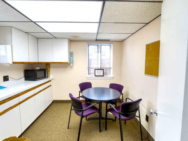 More Photos Of 71 Park Ave, West Springfield Medical For Sale