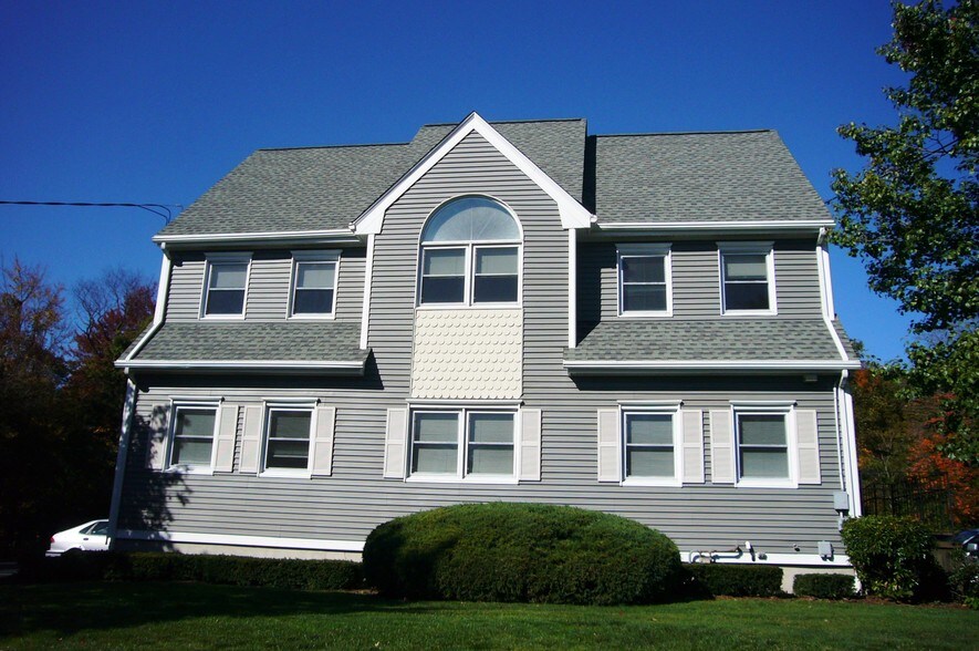 More Photos Of 961 Huntington Tpke, Bridgeport Medical For Sale