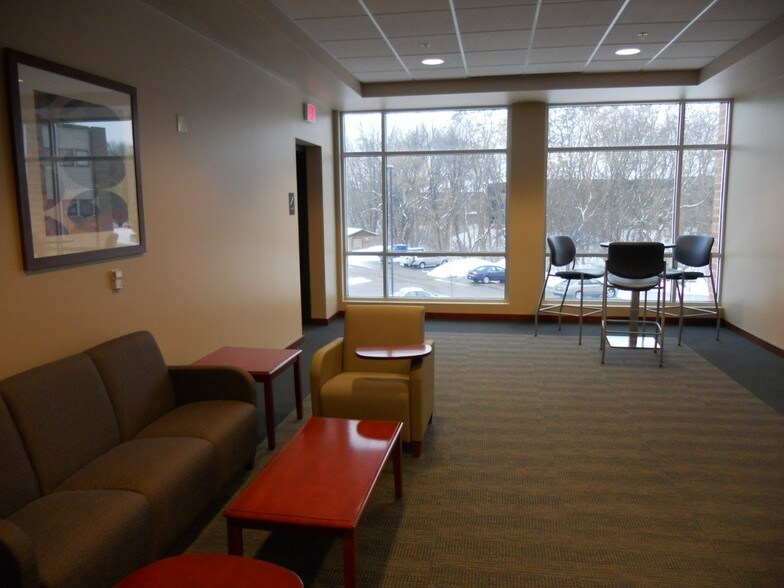 More Photos Of 34 Schroeder Ct, Madison Office For Lease