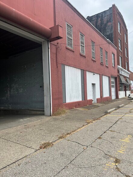 Primary Photo Of 740 8th Ave, Huntington Warehouse For Lease