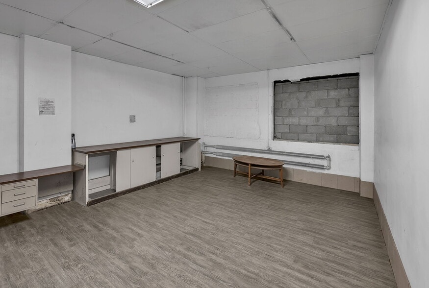 More Photos Of 9900 Northlawn St, Detroit Warehouse For Sale