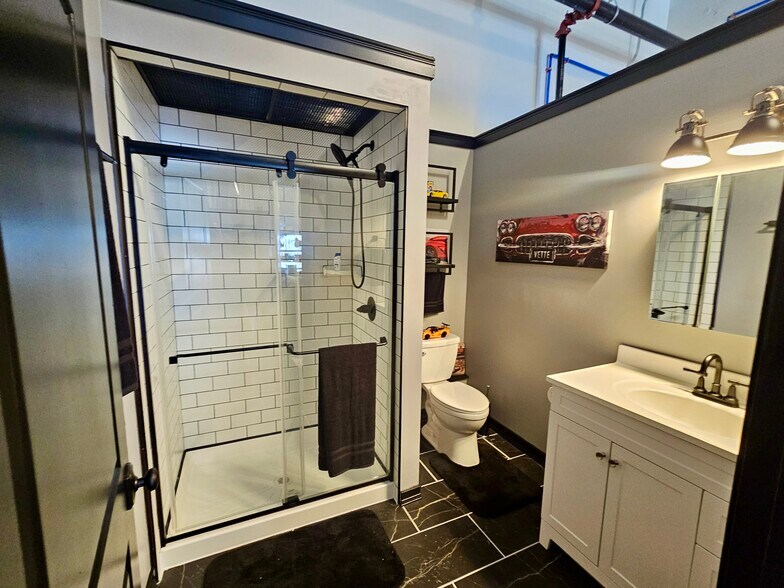 More Photos Of 247 Apex Dr, Pontiac Parking Garage For Sale